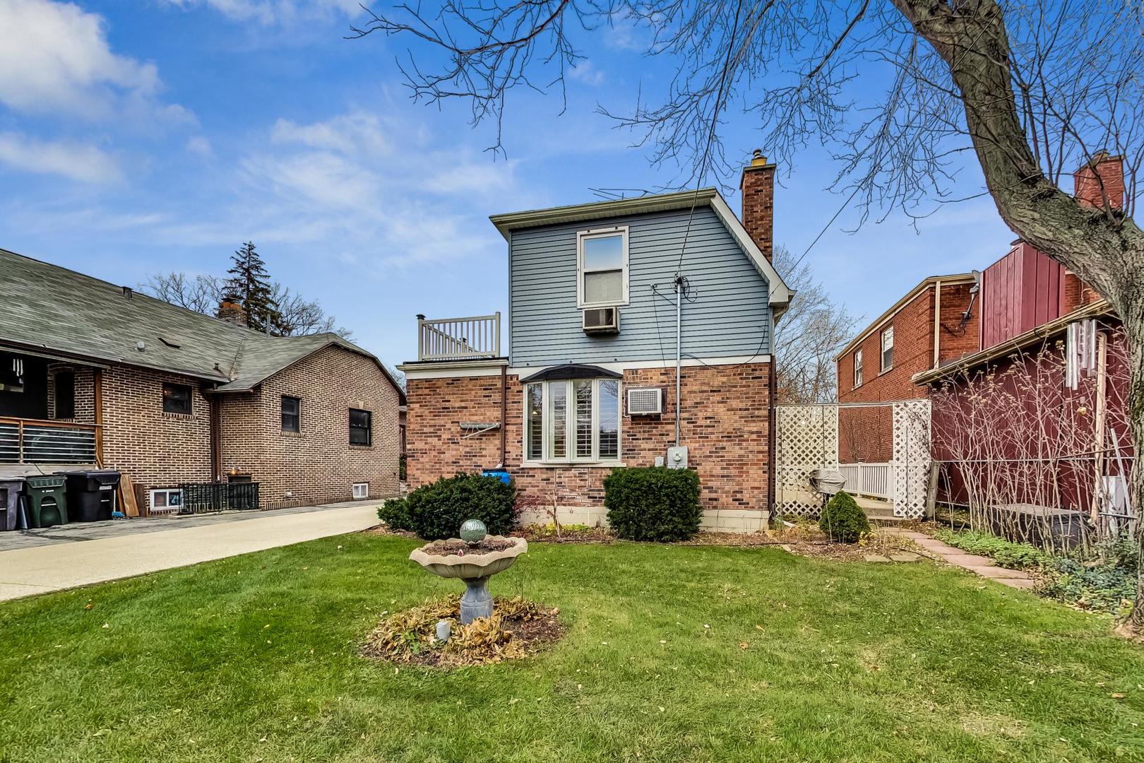 280 Nuttall Road Riverside, IL 60546 - Photo 43 of 52 a front view of a house with a yard