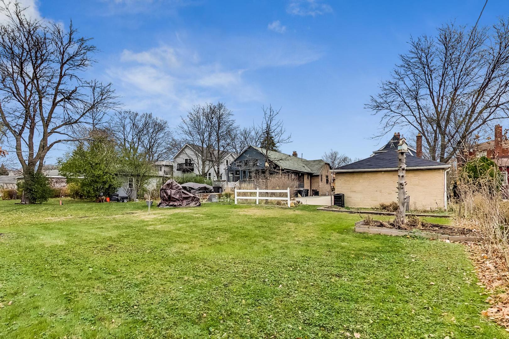 280 Nuttall Road Riverside, IL 60546 - Photo 46 of 52 a view of a big house with a big yard and large trees
