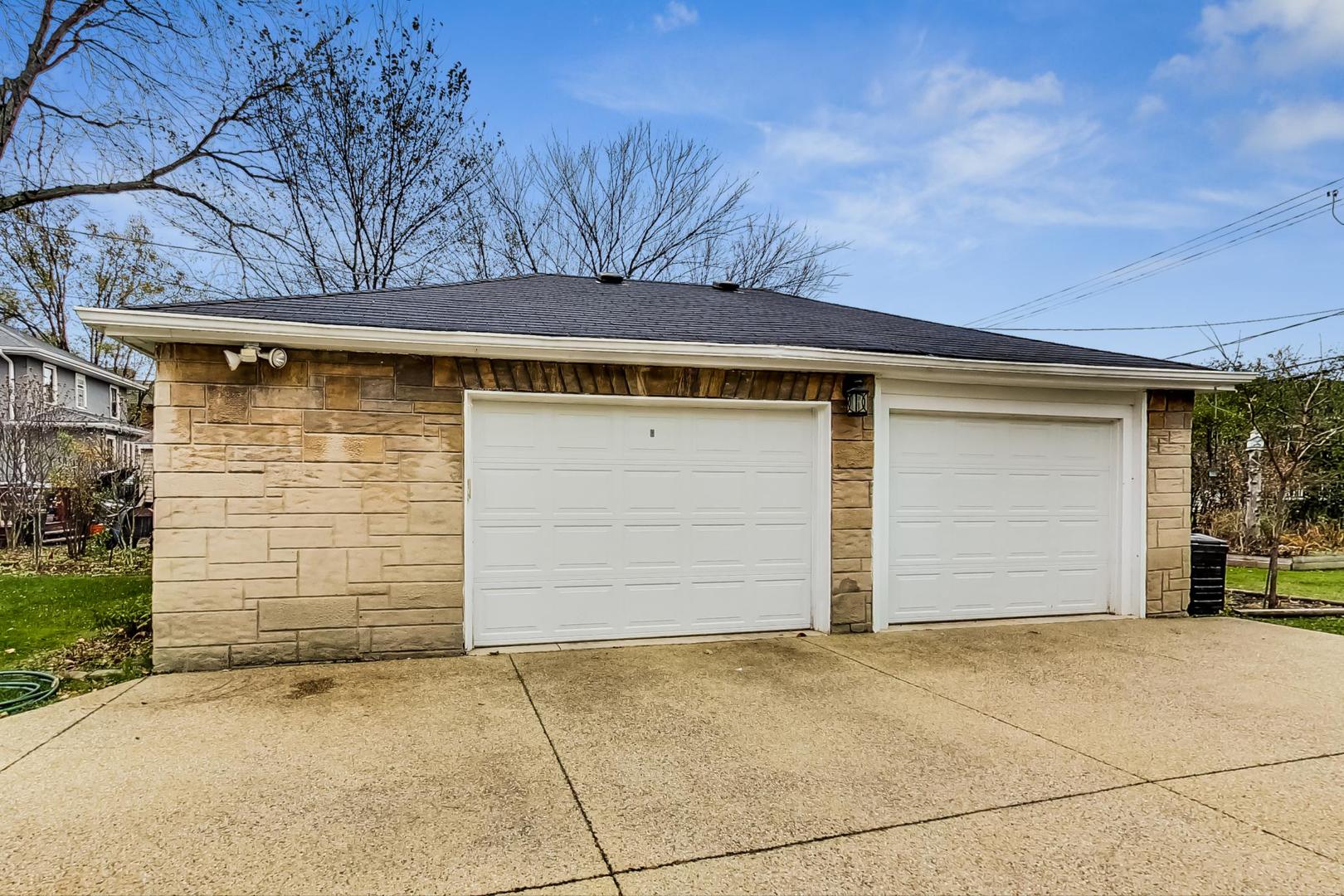 280 Nuttall Road Riverside, IL 60546 - Photo 48 of 52 a front view of house
