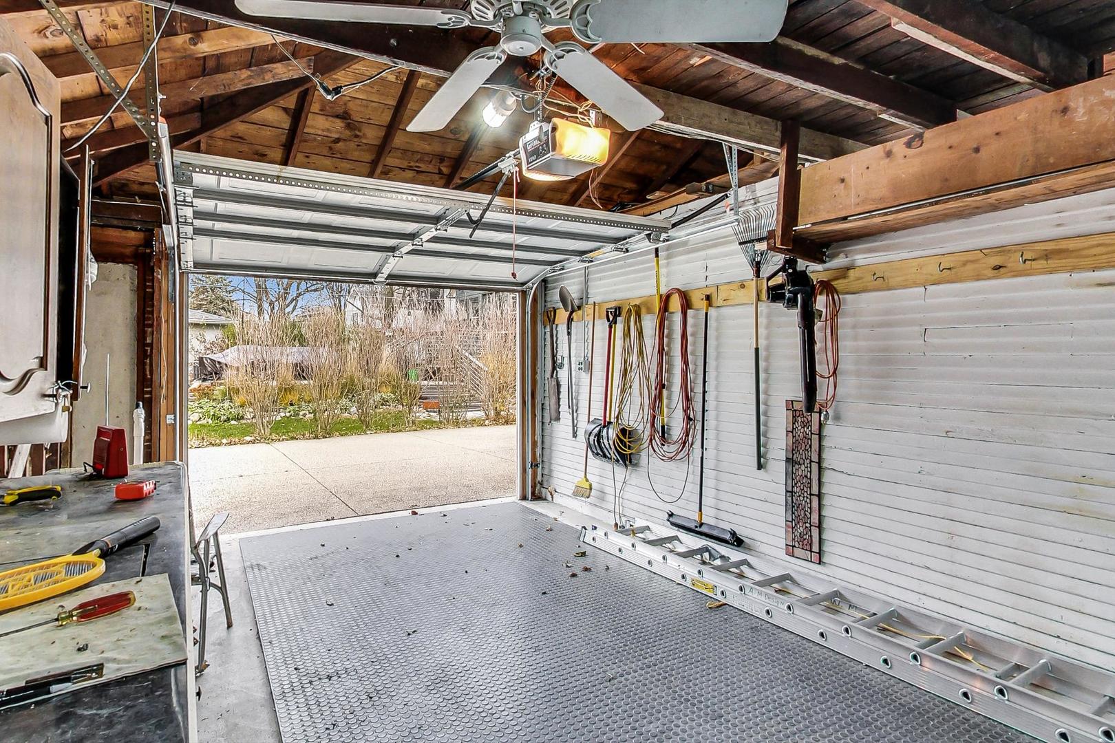 280 Nuttall Road Riverside, IL 60546 - Photo 52 of 52 a view of a room with gym equipment