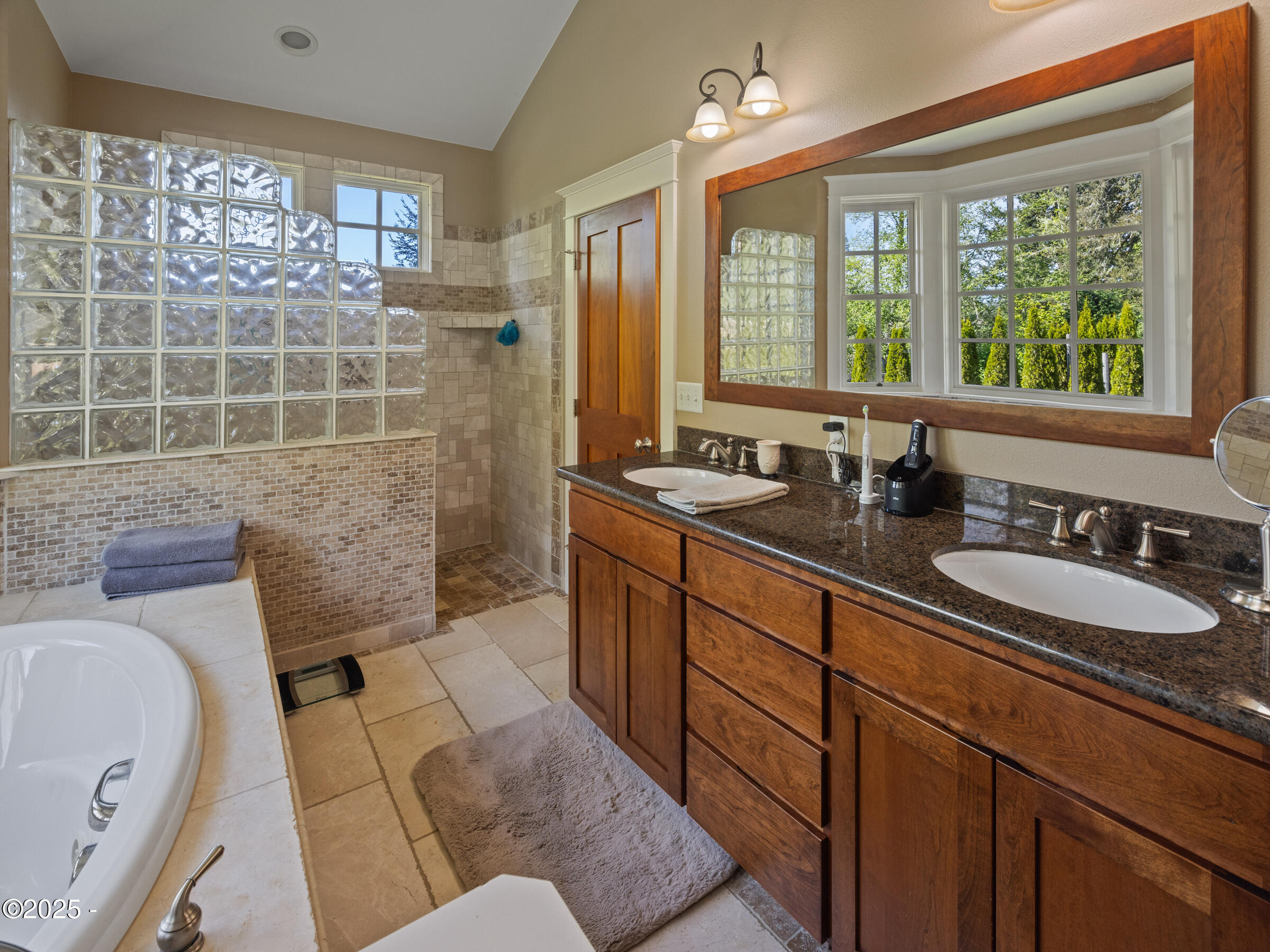 245 Olalla Road Toledo, OR 97391 - Photo 18 of 47 Primary En-Suite
