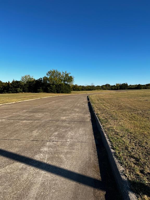 601 West Wintergreen Road DeSoto, TX 75115 - Photo 2 of 4 a view of an ocean