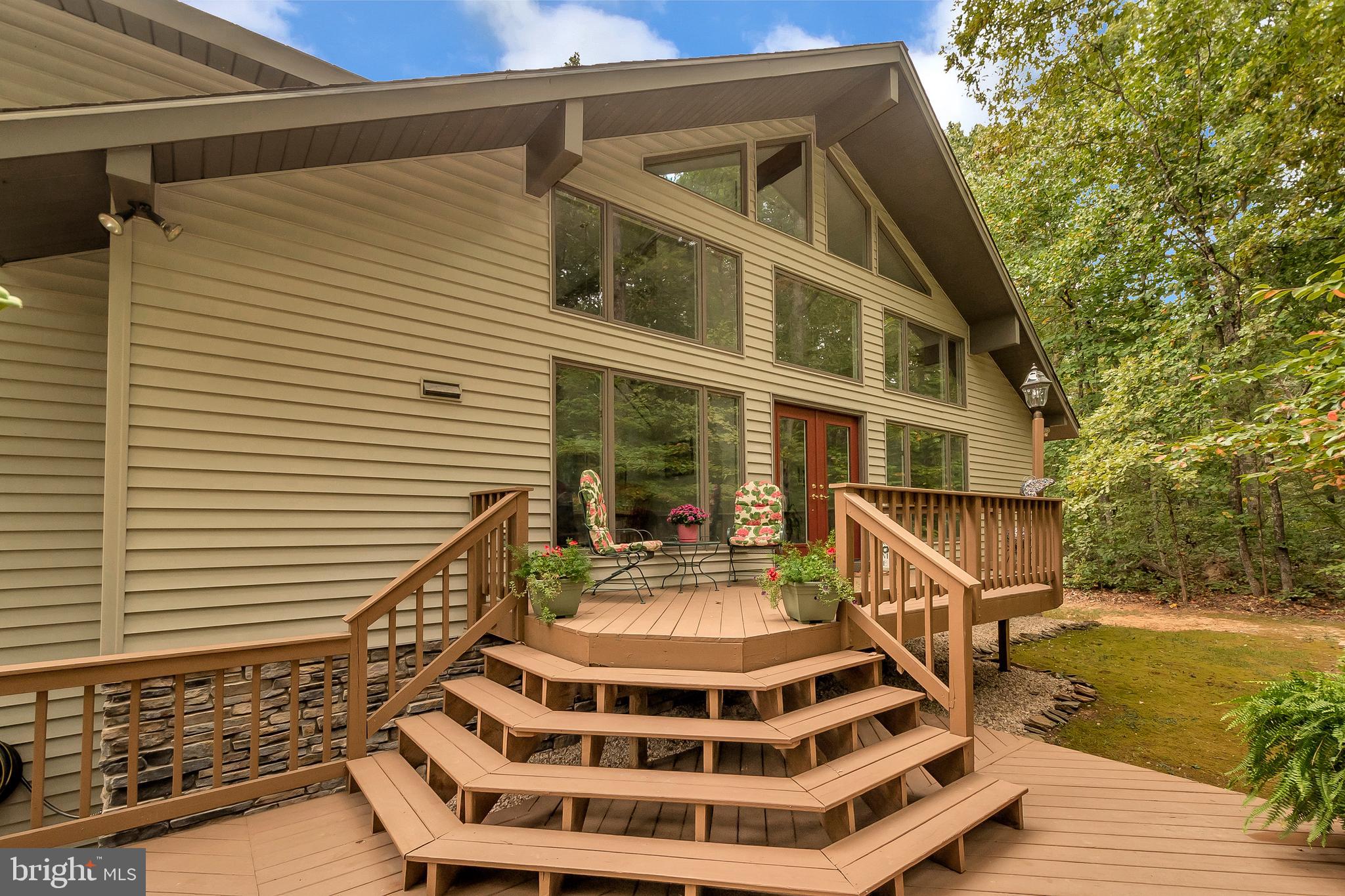 7520 Vermont Road Rhoadesville, VA 22542 - Photo 4 of 27 Spacious deck for entertaining