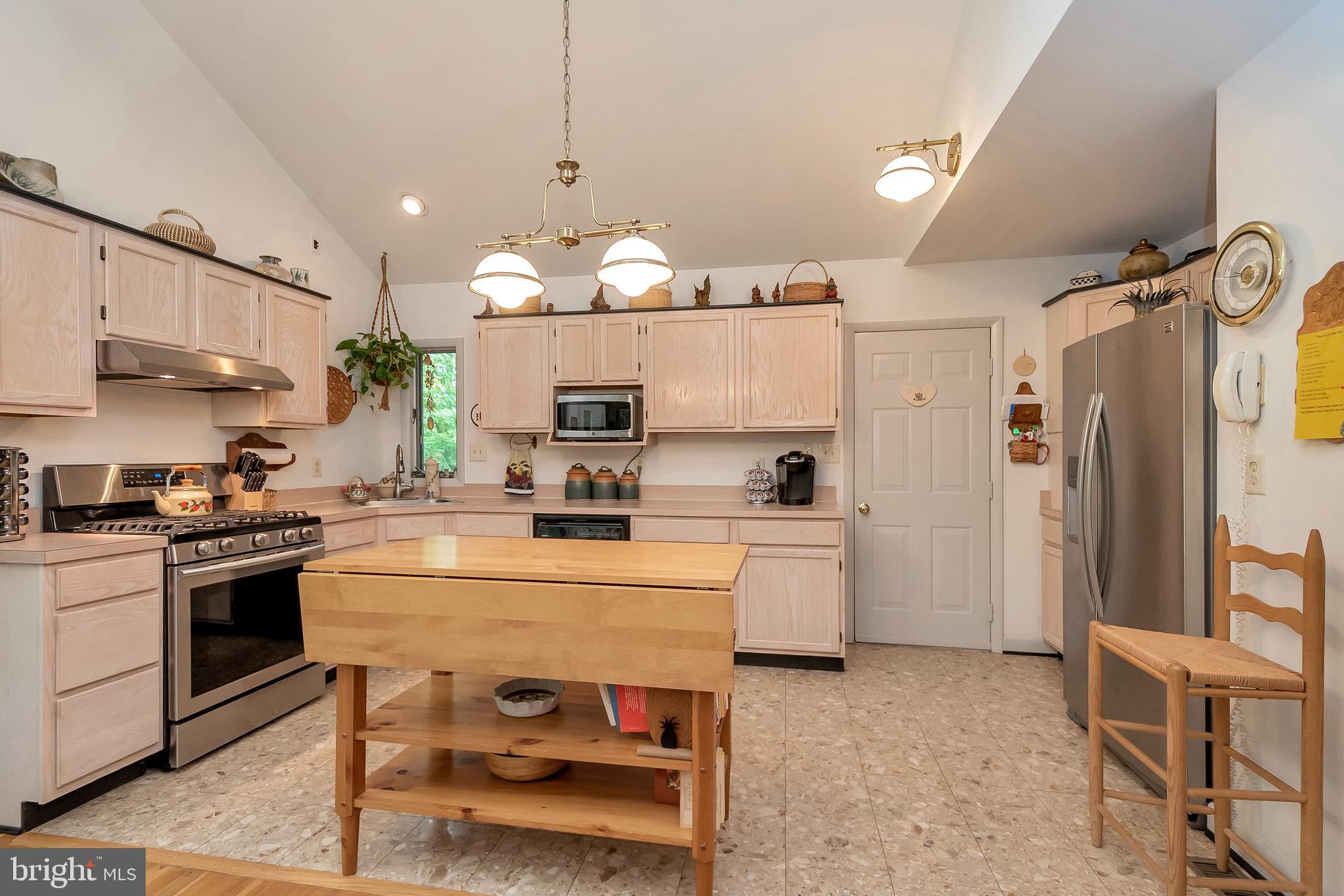 7520 Vermont Road Rhoadesville, VA 22542 - Photo 8 of 27 Plenty of room for all cooks