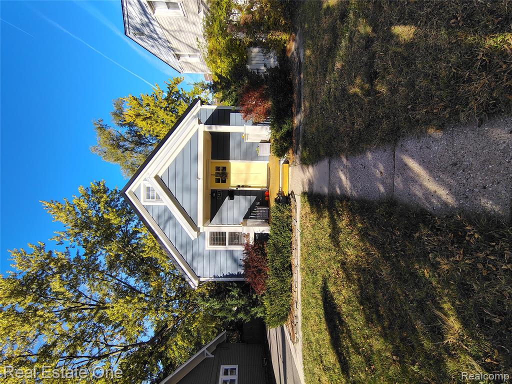 241 North Helen Avenue Rochester, MI 48307 - Photo 2 of 27