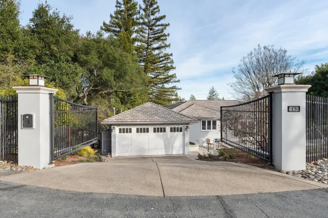 $1,995,000 | 15 Los Dedos Road, Orinda, CA 94563