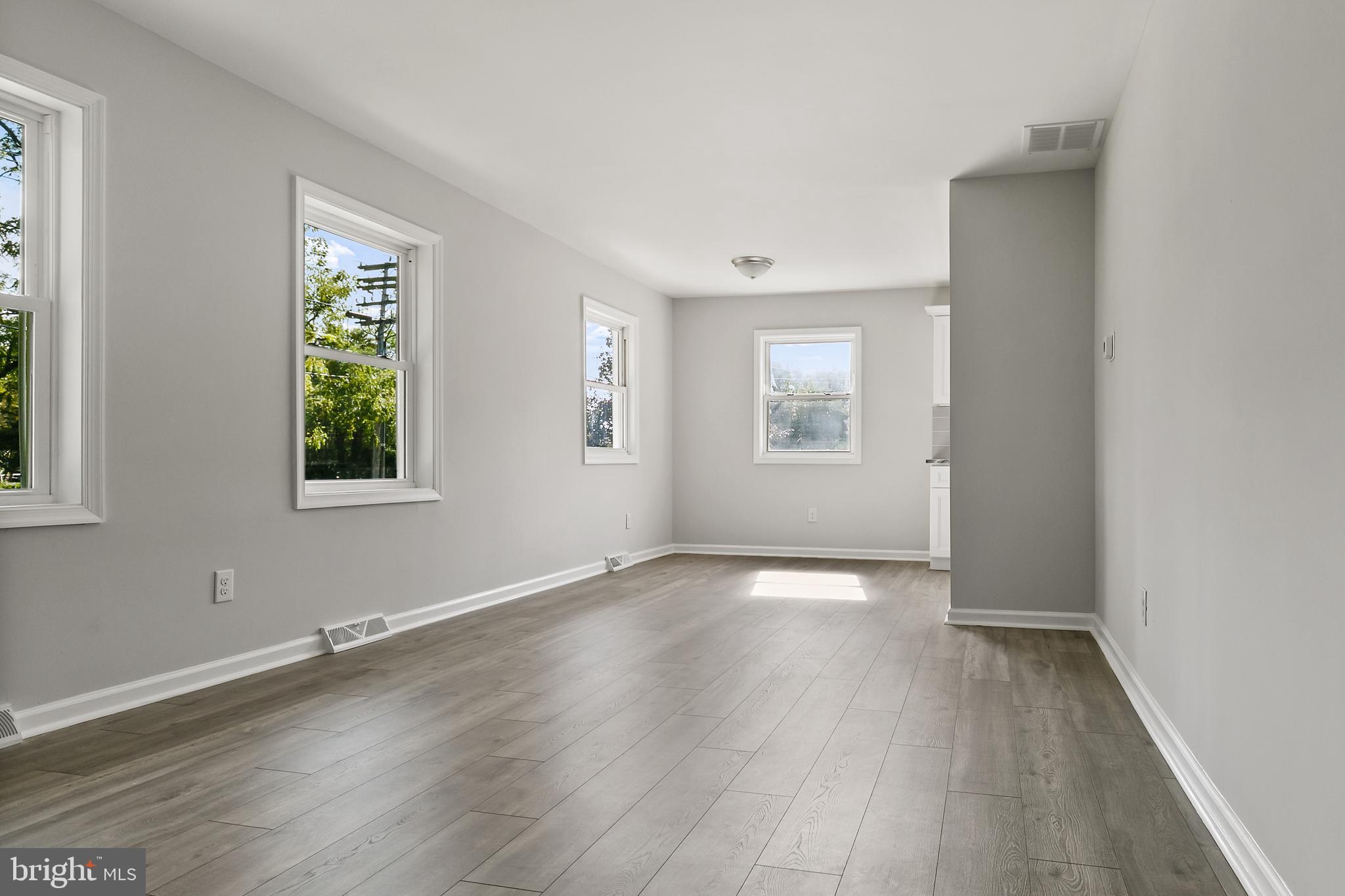 5 West Laurel Road Stratford, NJ 08084 - Photo 3 of 15