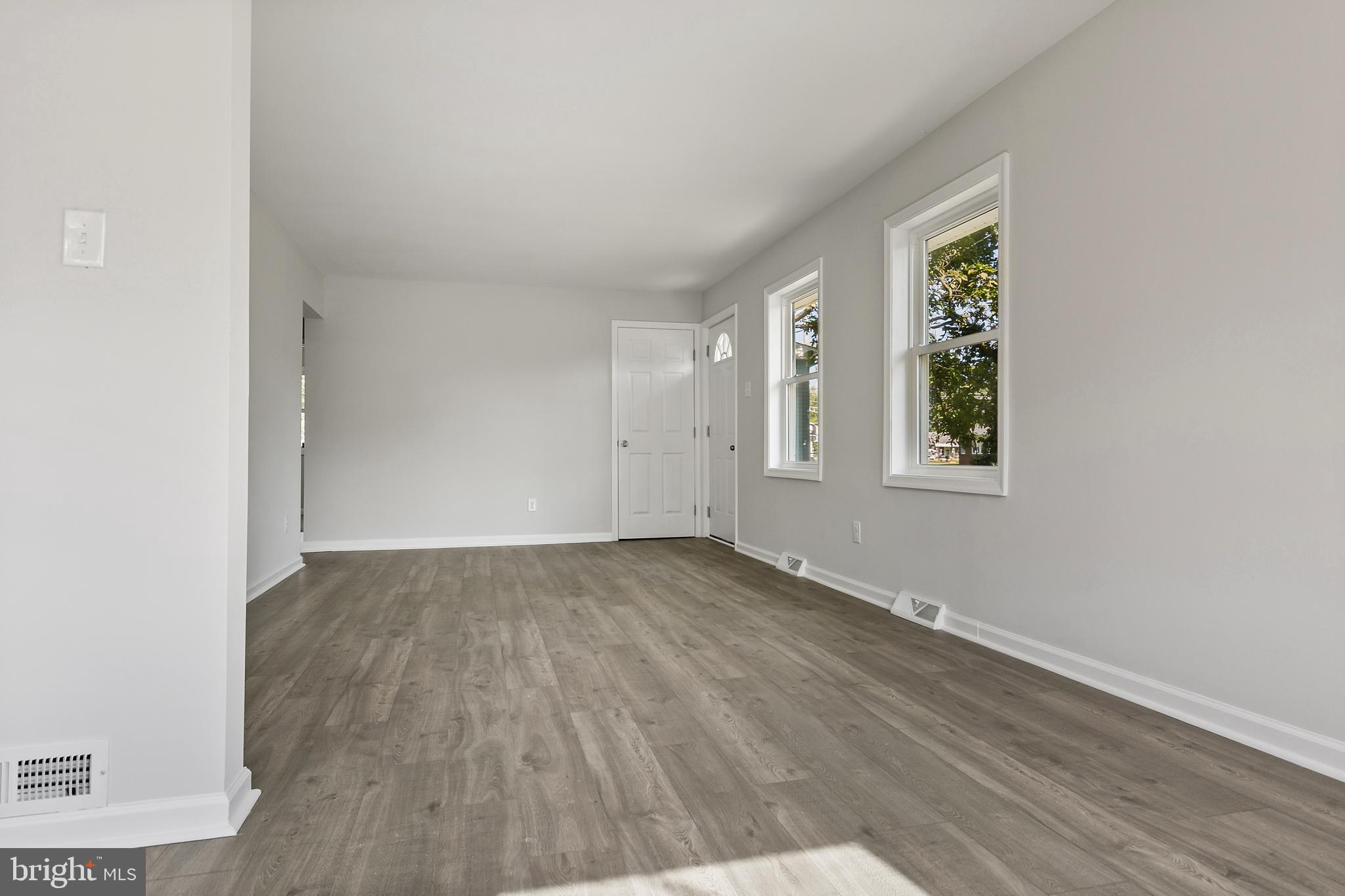 5 West Laurel Road Stratford, NJ 08084 - Photo 5 of 15