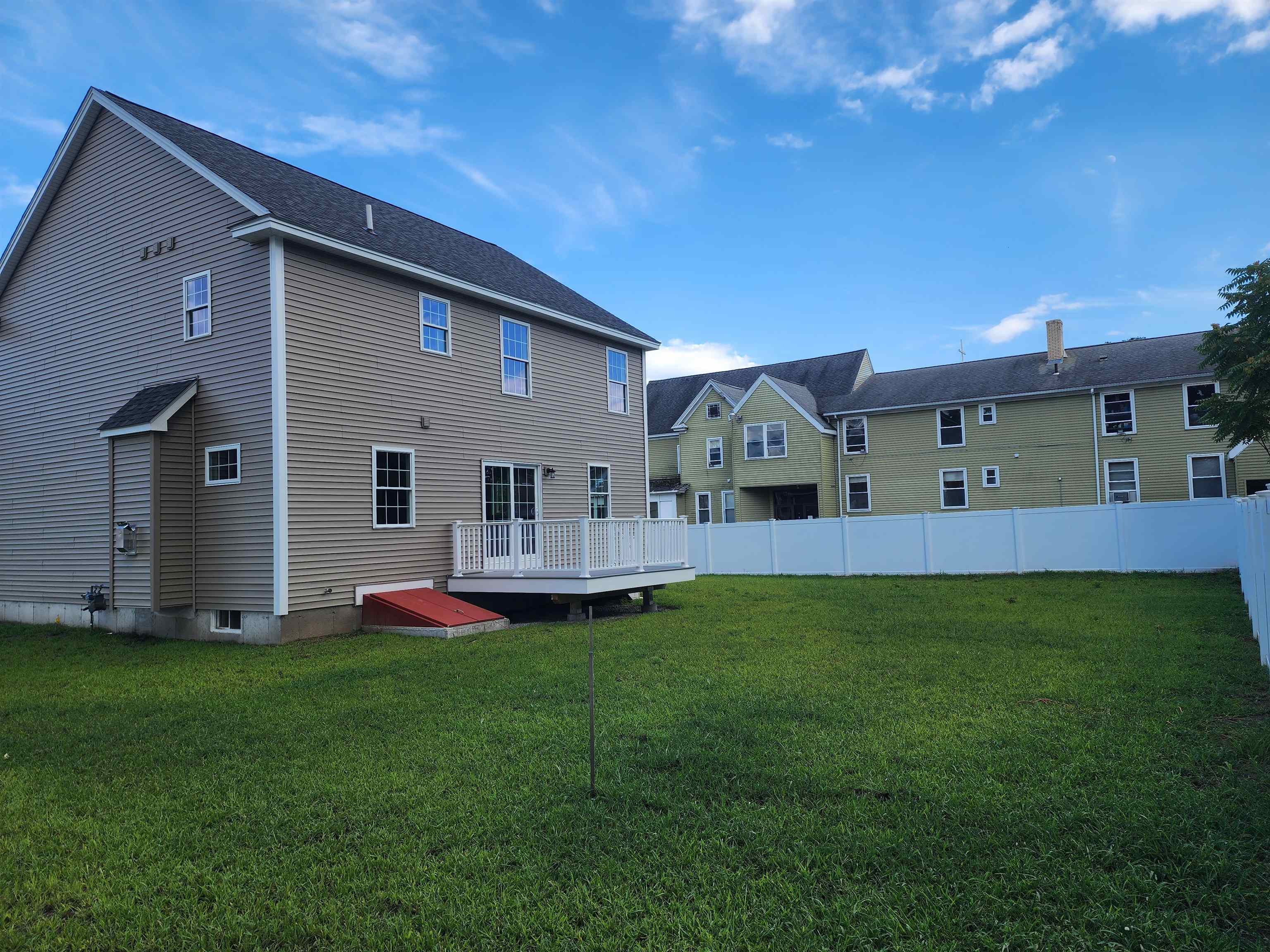 21 Library Street Hudson, NH 03051 - Photo 3 of 33