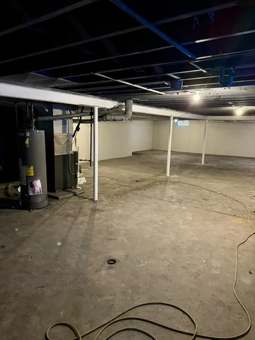 a view of room with ceiling fan