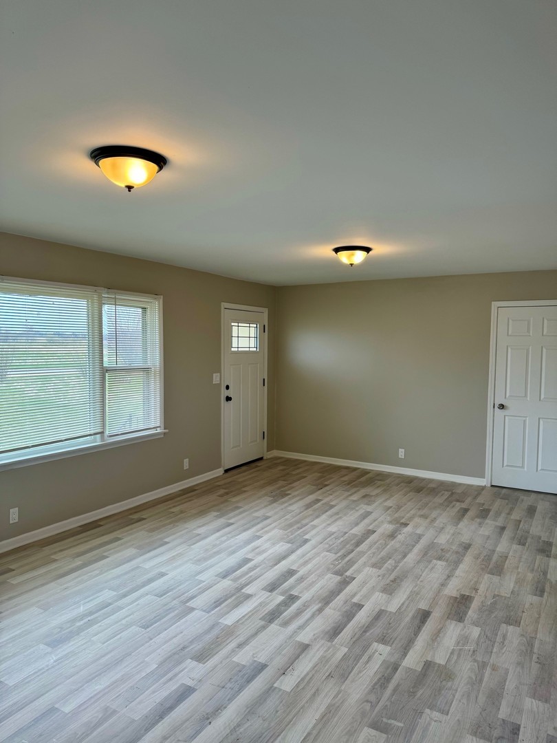 18708 Beck Road Marengo, IL 60152 - Photo 4 of 16 an empty room with window