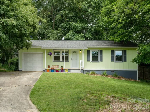 $425,000 | 14 Fox Run Place, Fairview, NC 28730