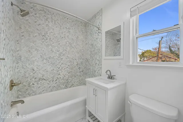 $4,350 | 158 Henry Street, Unit 2, Greenwich, CT 06830