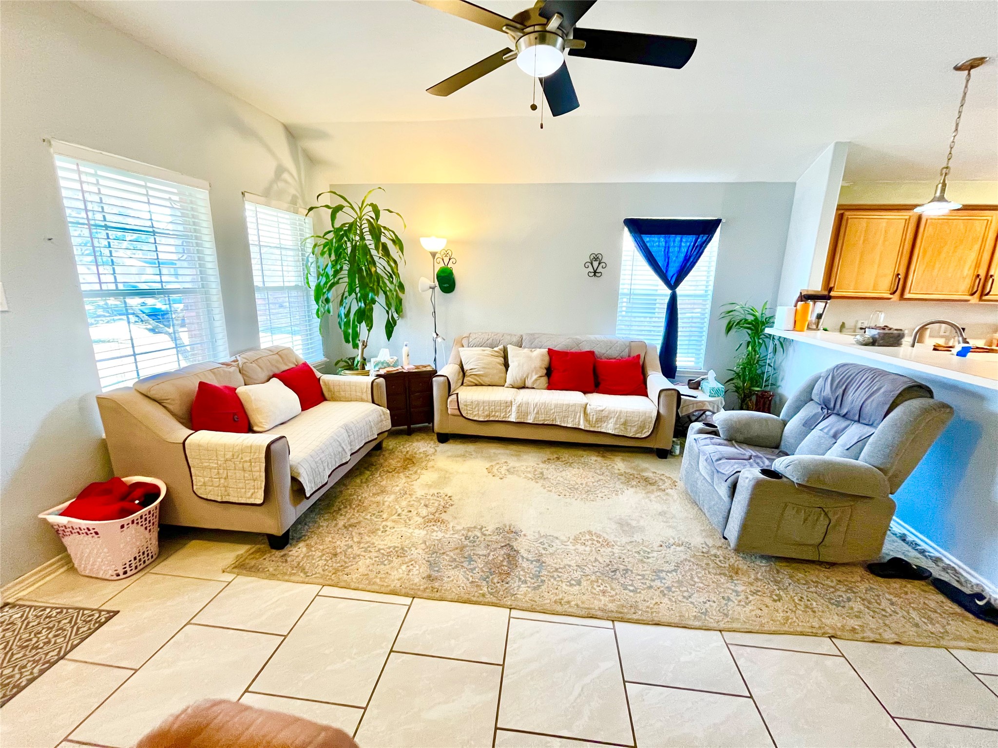13139 Cutler Ridge Lane Houston, TX 77044 - Photo 4 of 10 a living room with furniture and a couch