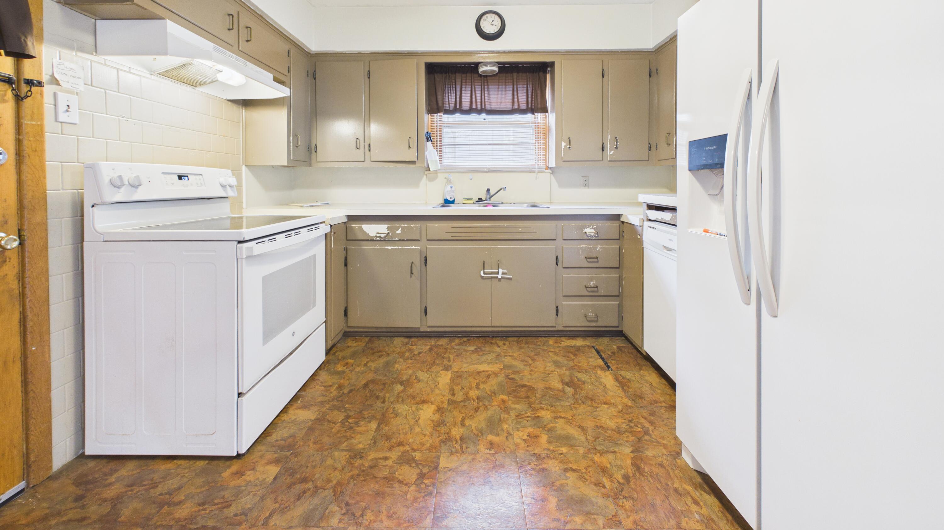 2609 46th Street Lubbock, TX 79413 - Photo 13 of 39 CAM06379G6-PR0024-STILL015