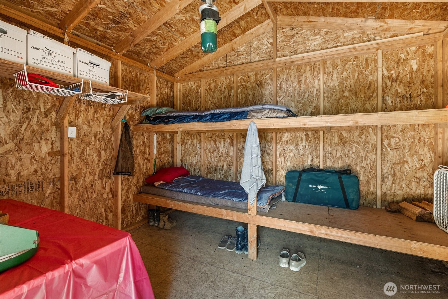 341 Parpala Road Naselle, WA 98638 - Photo 19 of 22 a bedroom with bunk bed and a window