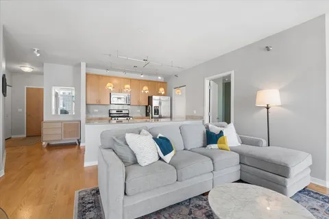 $439,900 | 330 West Grand Avenue, Unit 1707, Chicago, IL 60654
