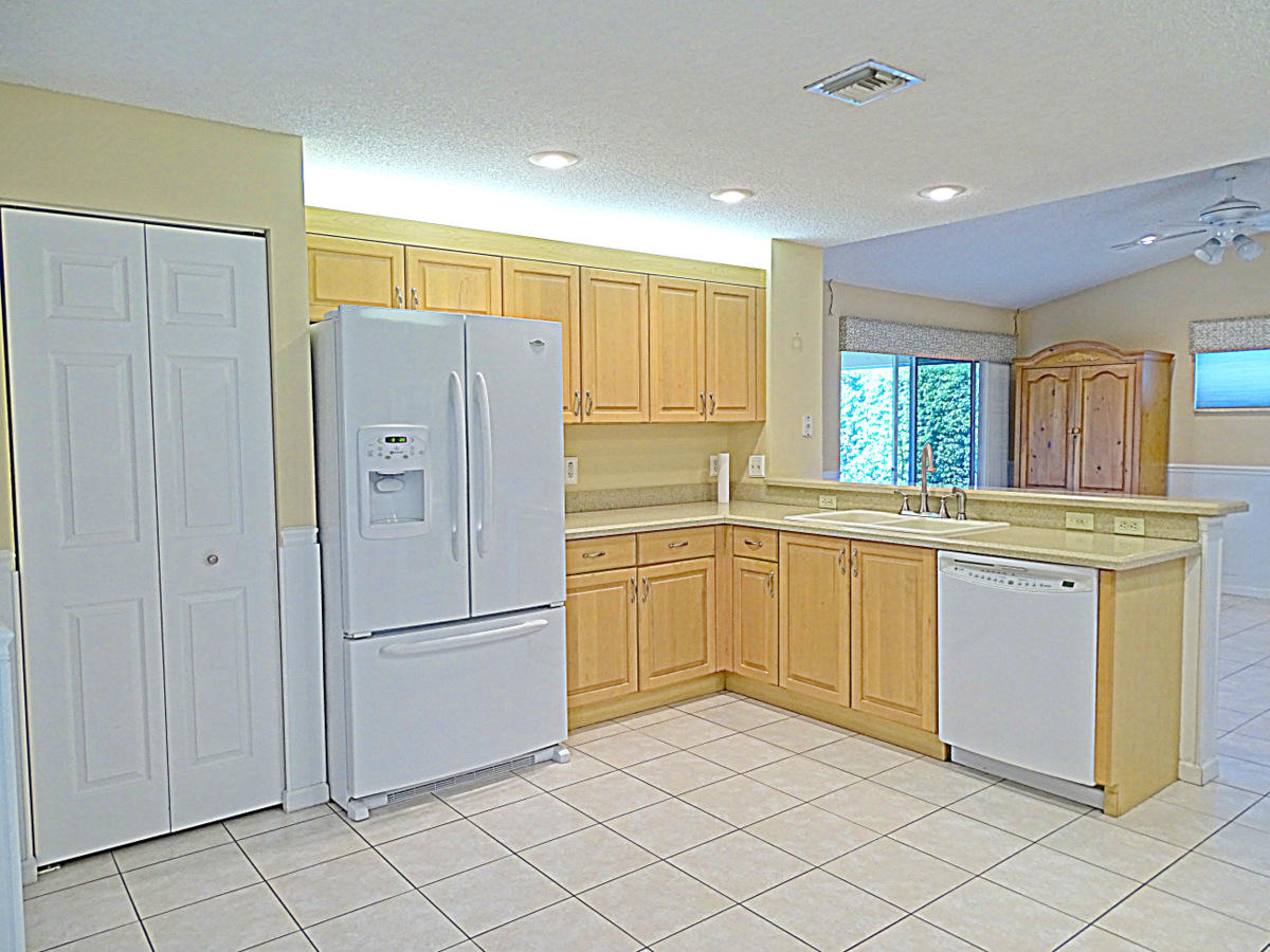 121 East Lee Road Delray Beach, FL 33445 - Photo 5 of 22 DSC01036