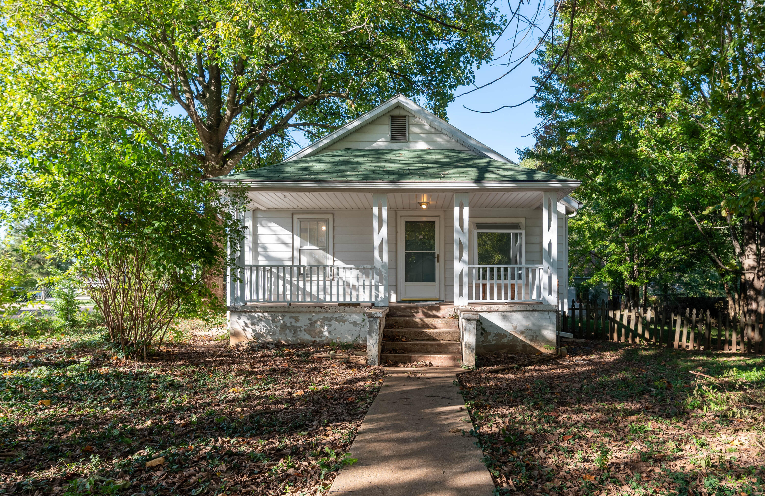 3047 W. Walnut St., Spfd, MO-1
