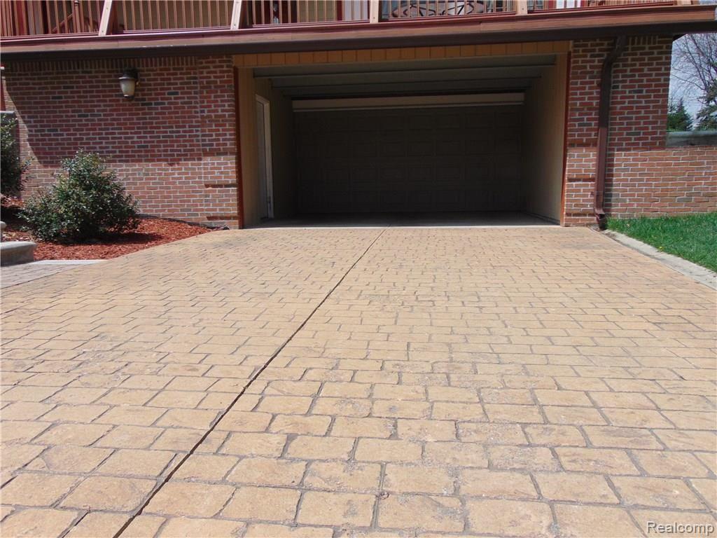 2700 Mohawk Lane Rochester Hills, MI 48306 - Photo 16 of 83