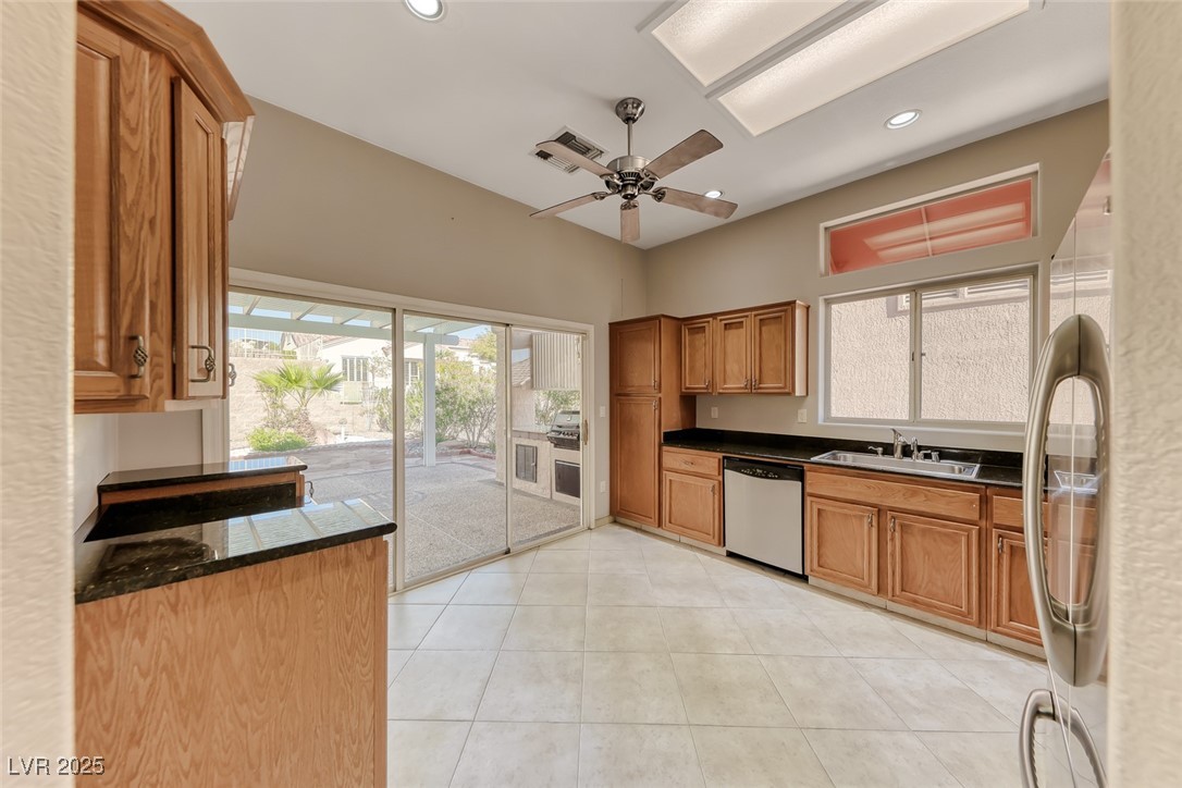 10508 West Snyder Avenue Las Vegas, NV 89134 - Photo 7 of 40