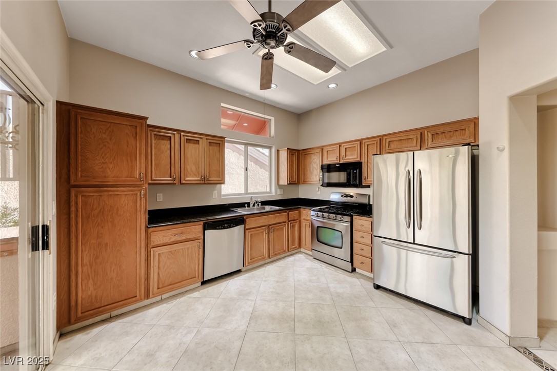 10508 West Snyder Avenue Las Vegas, NV 89134 - Photo 8 of 40