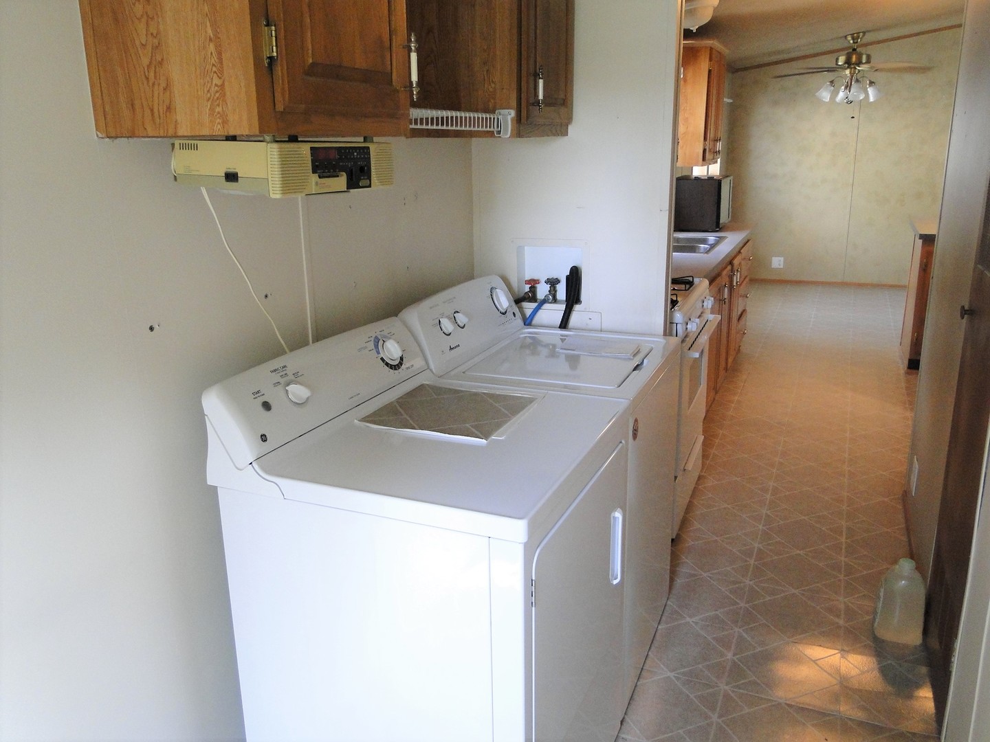 26 Maple Street Minooka, IL 60447 - Photo 10 of 13 a utility room with dryer and washer