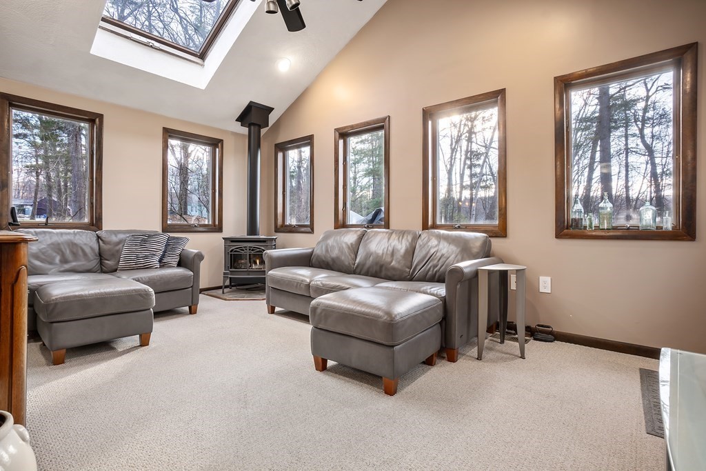 13 Pilgrim Road Chelmsford, MA 01824 - Photo 11 of 31 Gallery Image 11