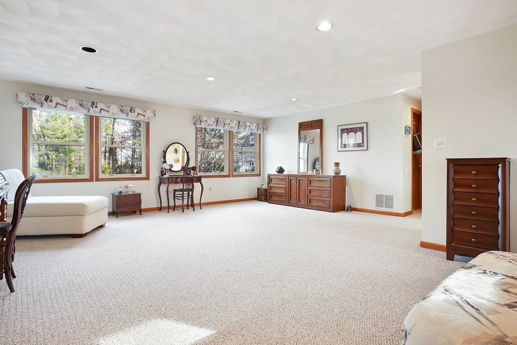 13 Pilgrim Road Chelmsford, MA 01824 - Photo 13 of 31 Gallery Image 13