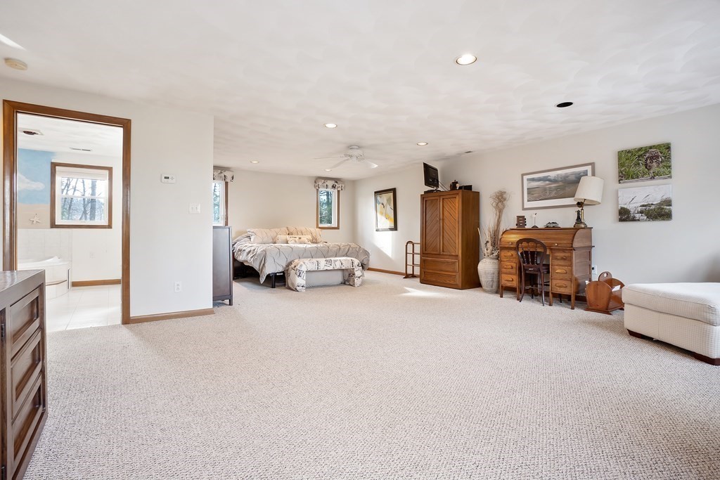 13 Pilgrim Road Chelmsford, MA 01824 - Photo 14 of 31 Gallery Image 14