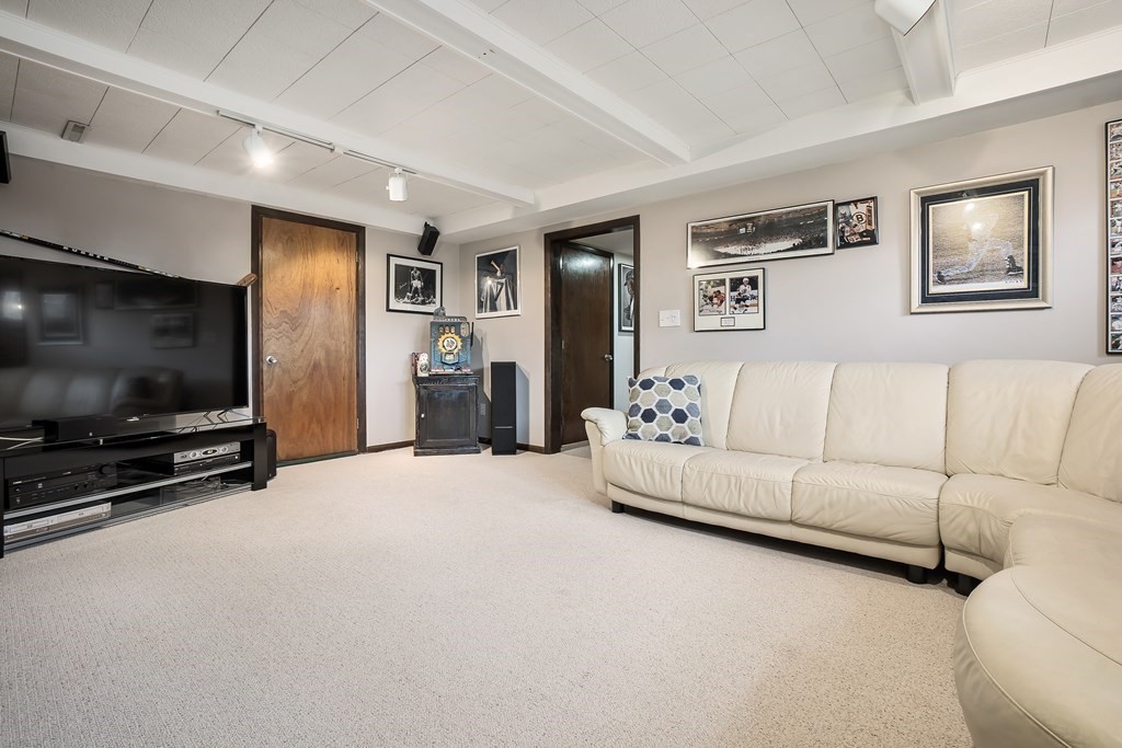 13 Pilgrim Road Chelmsford, MA 01824 - Photo 24 of 31 Gallery Image 24