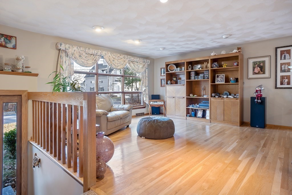 13 Pilgrim Road Chelmsford, MA 01824 - Photo 3 of 31 Gallery Image 3