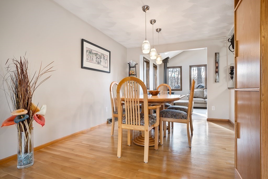 13 Pilgrim Road Chelmsford, MA 01824 - Photo 10 of 31 Gallery Image 10