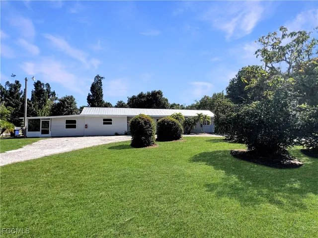 $899 | 15206 Stringfellow Road, Unit 4, Bokeelia, FL 33922