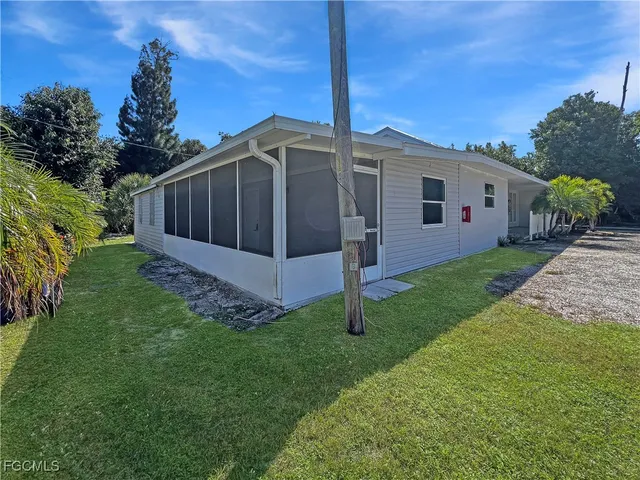 $899 | 15206 Stringfellow Road, Unit 4, Bokeelia, FL 33922