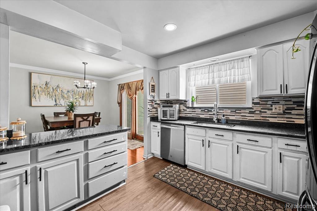 6716 Rosedale Boulevard Allen Park, MI 48101 - Photo 11 of 31 GetMedia-10