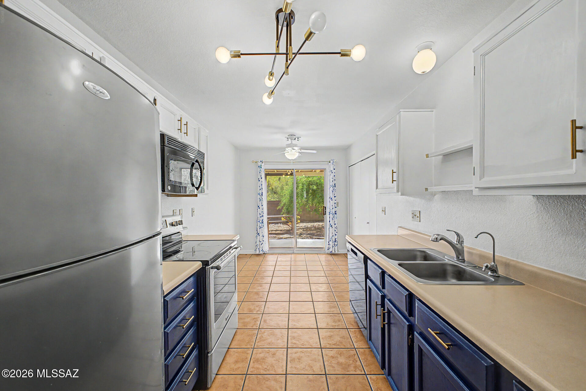 1270 North Falcon Ridge Drive Tucson, AZ 85745 - Photo 8 of 26 8 - Falcon Ridge