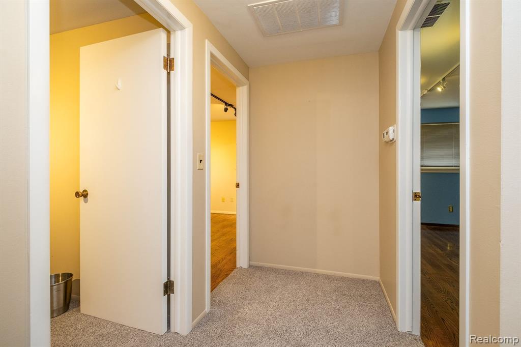 16317 Riverside Drive Livonia, MI 48154 - Photo 22 of 37 Gallery Image 22