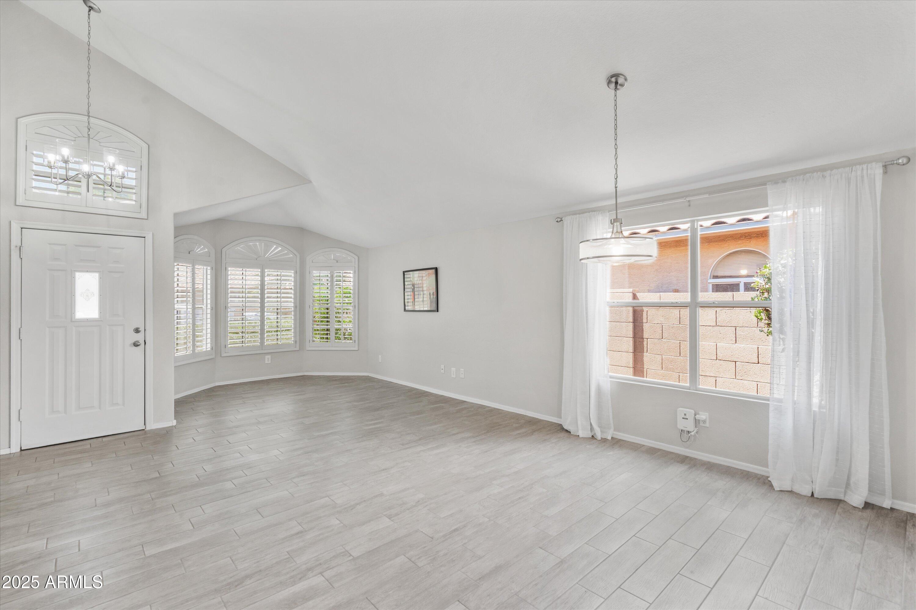 153 South Garnet Road Gilbert, AZ 85296 - Photo 5 of 34 07-DSC00194