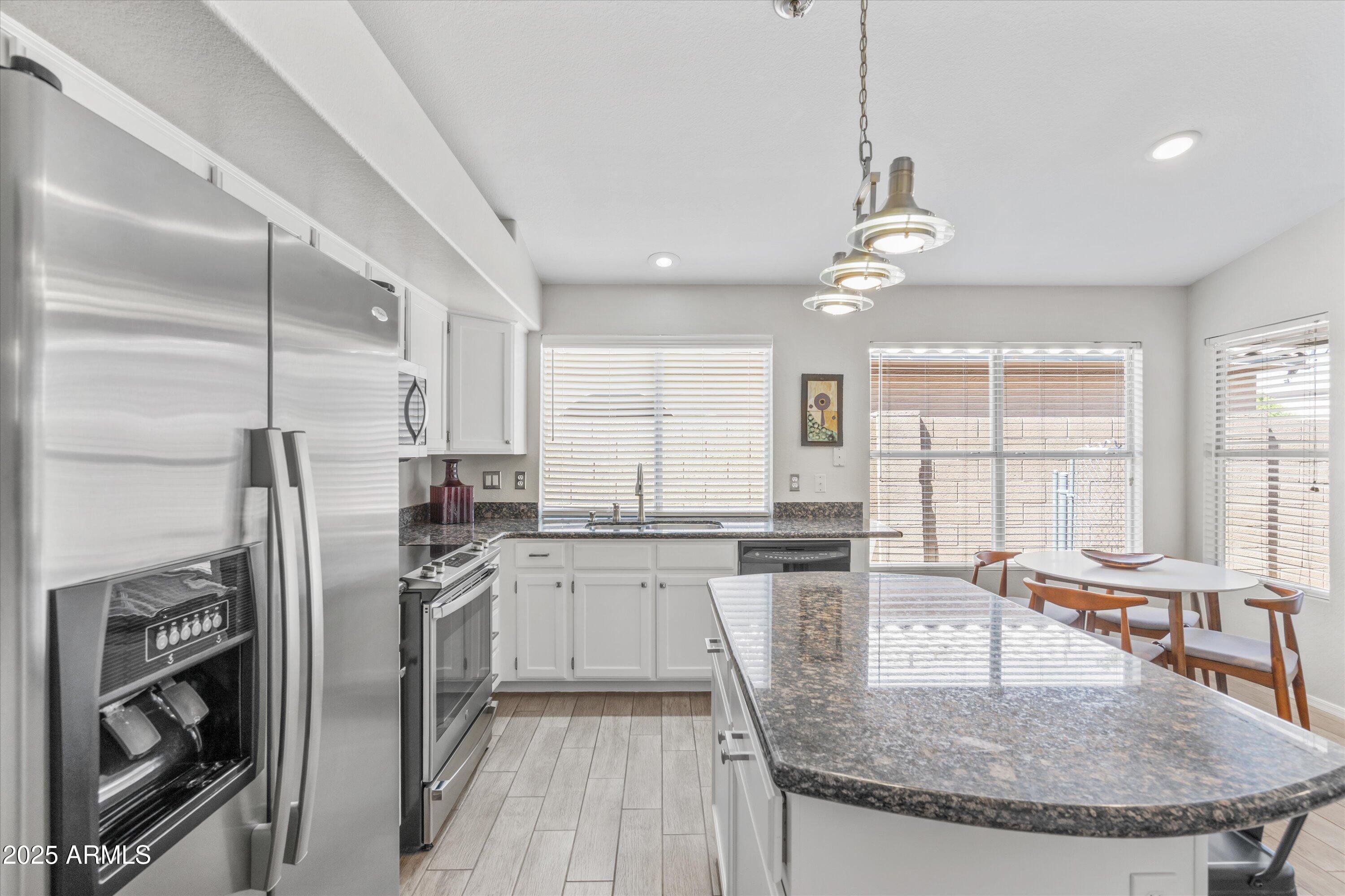 153 South Garnet Road Gilbert, AZ 85296 - Photo 7 of 34 09-DSC00200