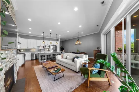 $685,000 | 5008 North Lincoln Avenue, Unit 3S, Chicago, IL 60625