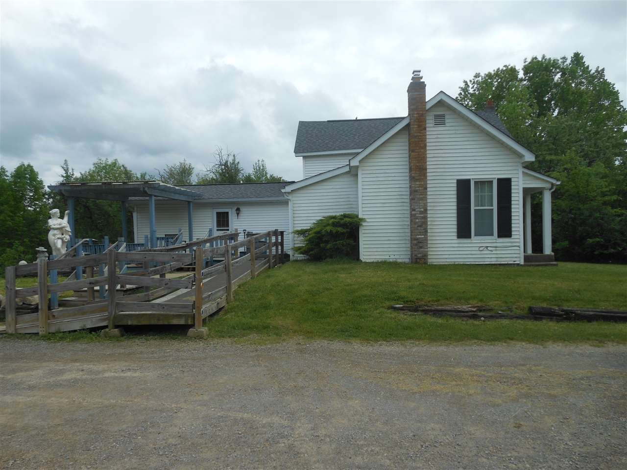 10083 Oak Road Millington, MI 48746 - Photo 18 of 20 50013949-17.JPG