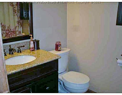 16 Ralph Drive Hurricane, WV 25526 - Photo 8 of 13 Main Level Bathroom.