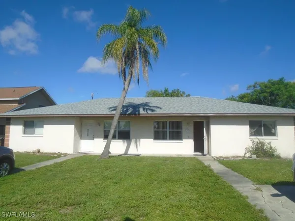 a view of a house with a backyard