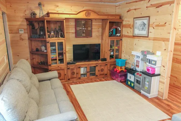 $325,000 | 240 Road Utica Ks 67584, Utica, KS 67584