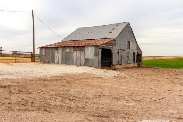 $325,000 | 240 Road Utica Ks 67584, Utica, KS 67584