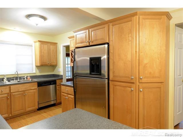1878 Franklin Road Berkley, MI 48072 - Photo 3 of 28