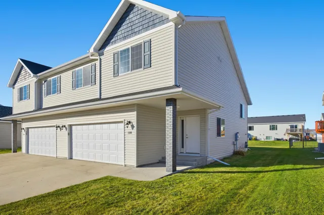 $274,900 | 1326 4th Street Northwest, West Fargo, ND 58078
