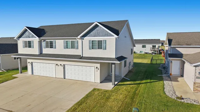 $274,900 | 1326 4th Street Northwest, West Fargo, ND 58078