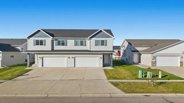 $274,900 | 1326 4th Street Northwest, West Fargo, ND 58078